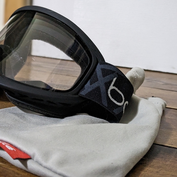 Snowboarding Goggles - Picture 2 of 4